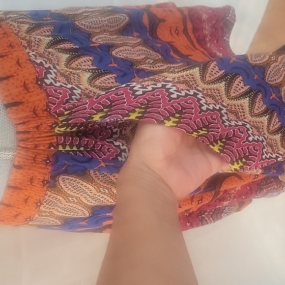 Lily White Mini Skirt with Front Zipper, Pockets & Elastic Waist, Size: M - Picture 2 of 11